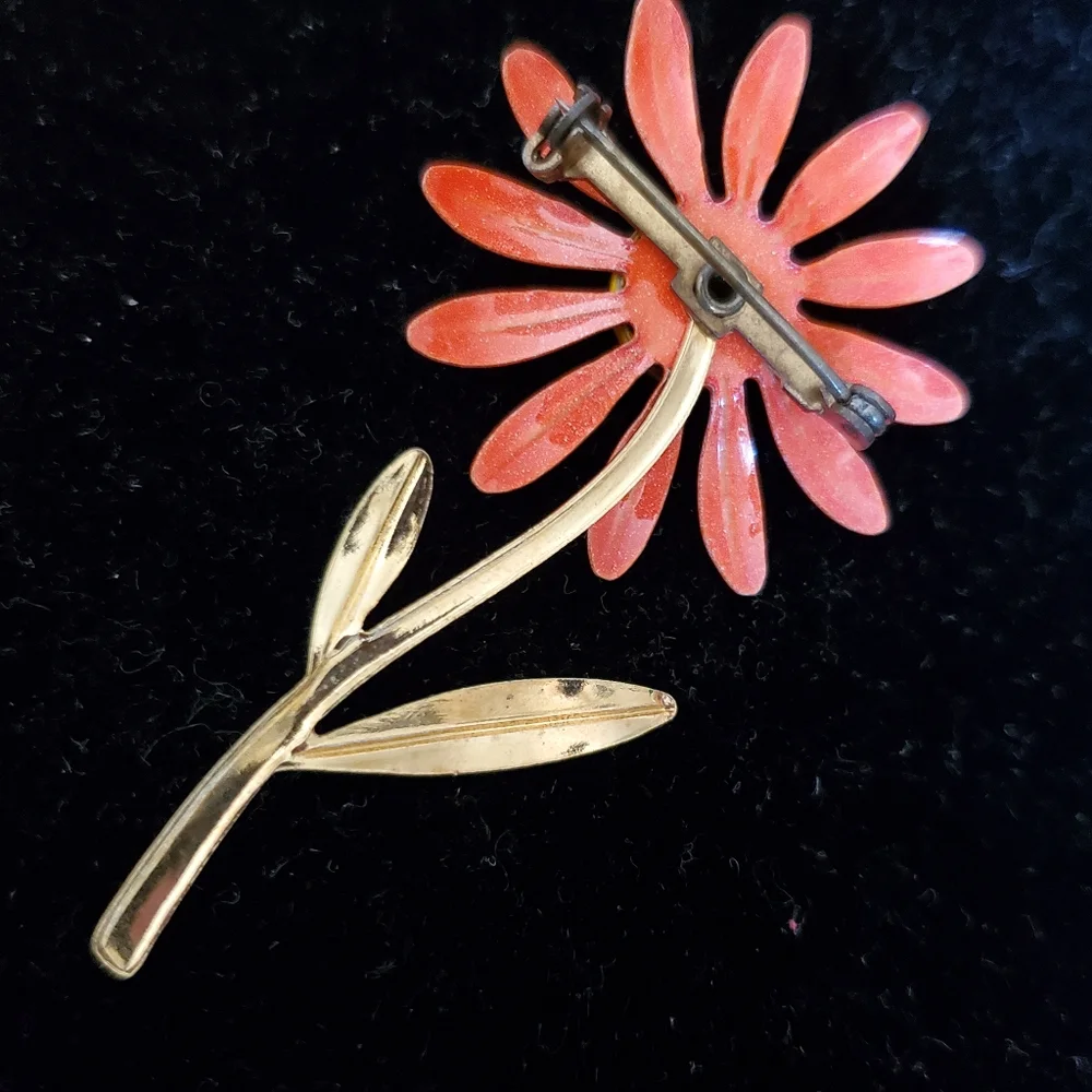 Vintage flower brooch coral, green, goldtone and yellow